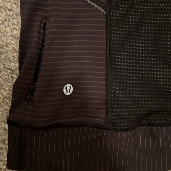 Lululemon long sleeve top. 2 - Picture 9 of 11